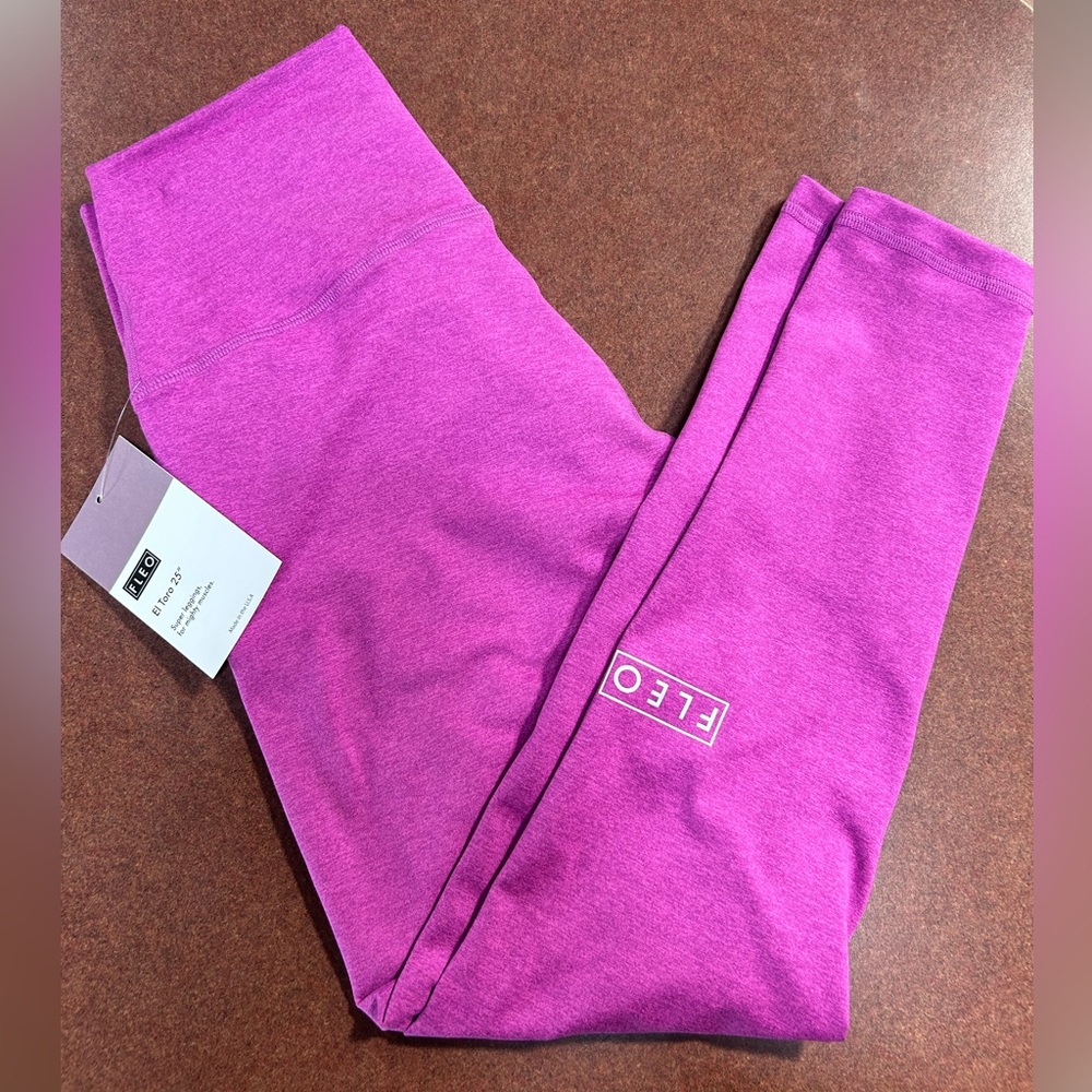FLEO NWT El Toro 25” Purple Leggings Perfect Condition